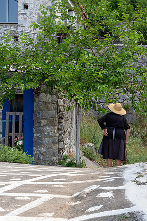 Woman walking, Neochori